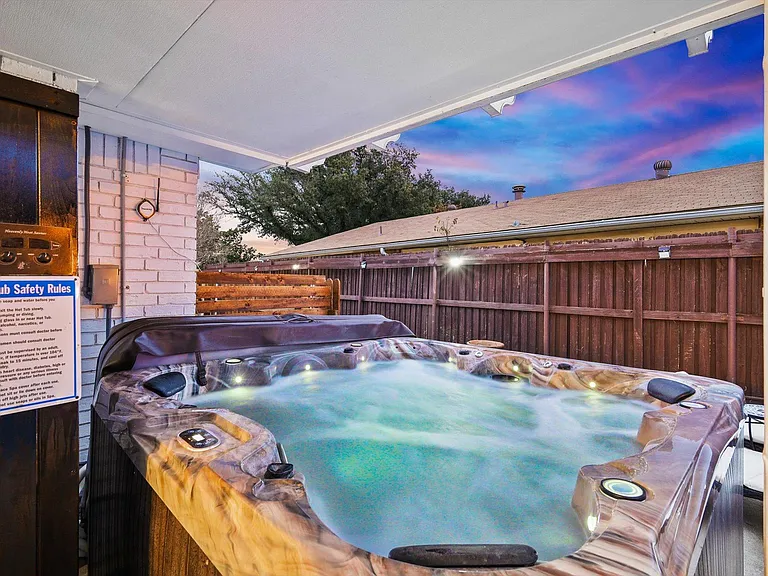 5048 Pemberton Ln — Photo 2