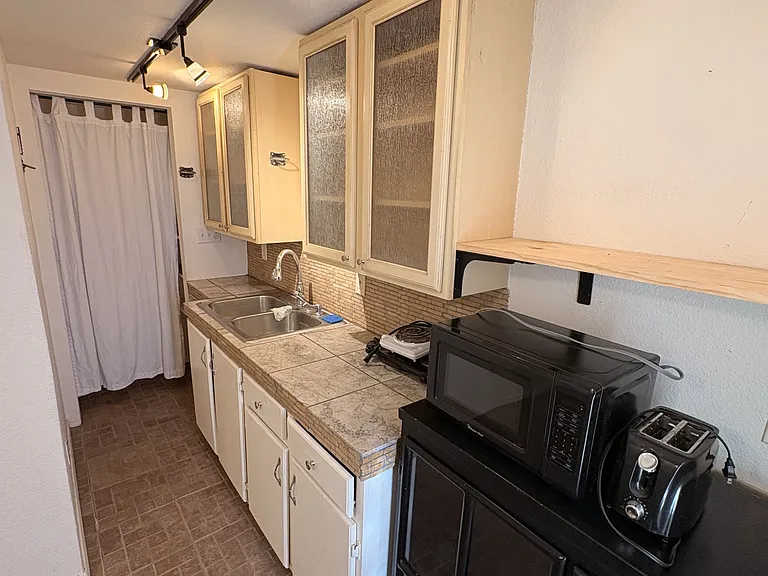 190 N 13th Ave #2 — Photo 4