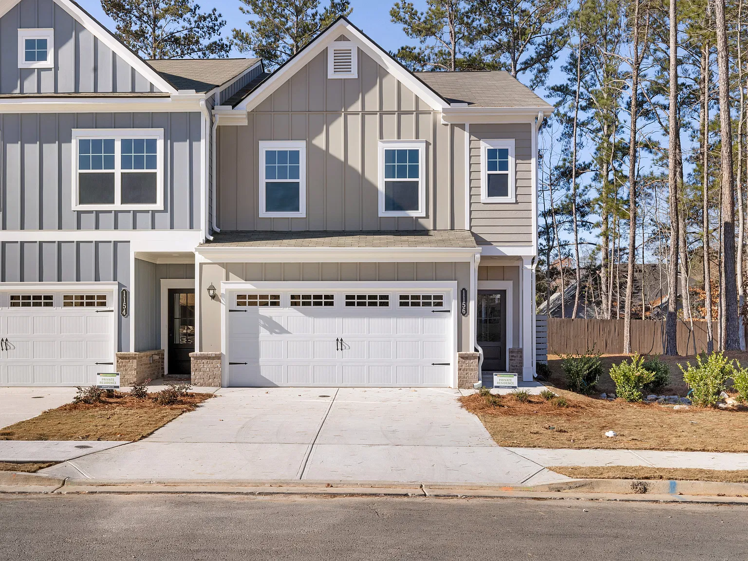 1156 Chastain Dr — Photo 3