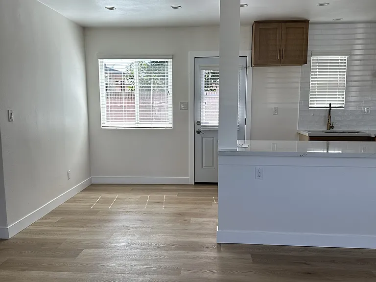 El Camino Ave — Photo 2