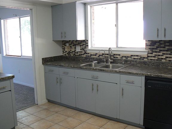 4th image of 329 Thunderbird Dr