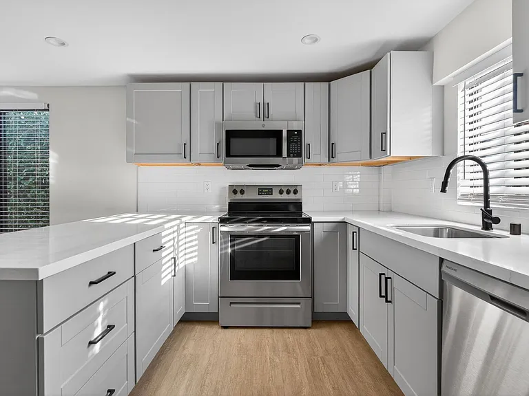 1751 Cabrillo Ave — Photo 12