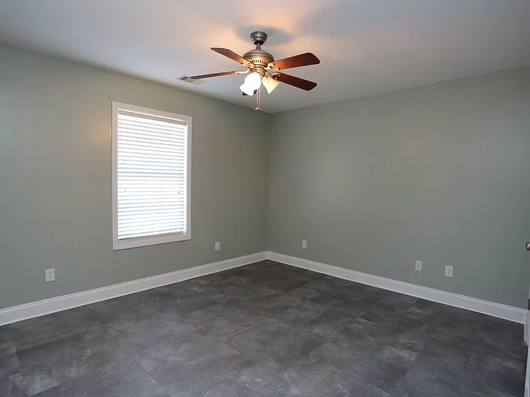 343 Longwood Dr — Photo 20