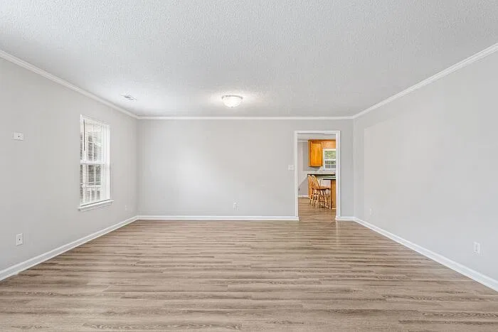 4 bed, 2.0 bath, 2000 sqft, $2,000 — Photo 3