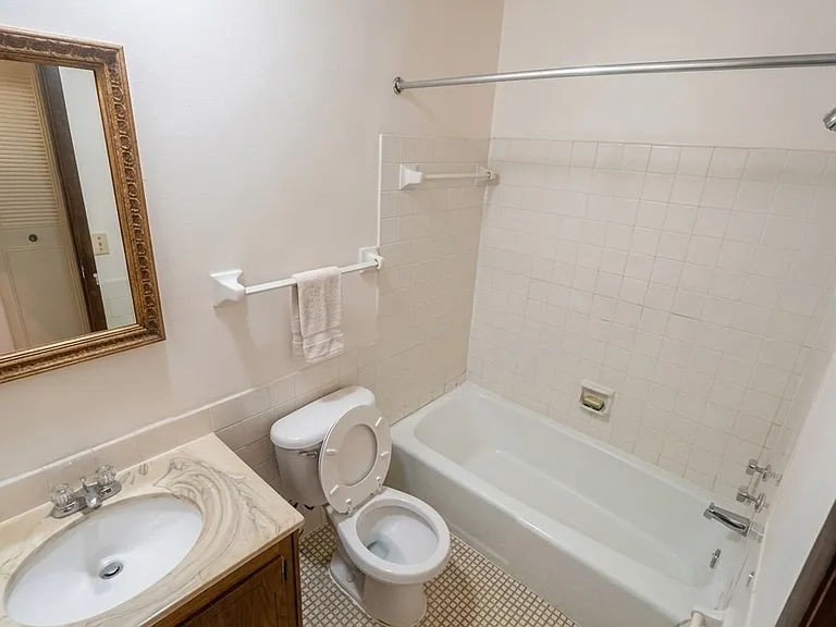Hazelwood Apartments — Photo 13