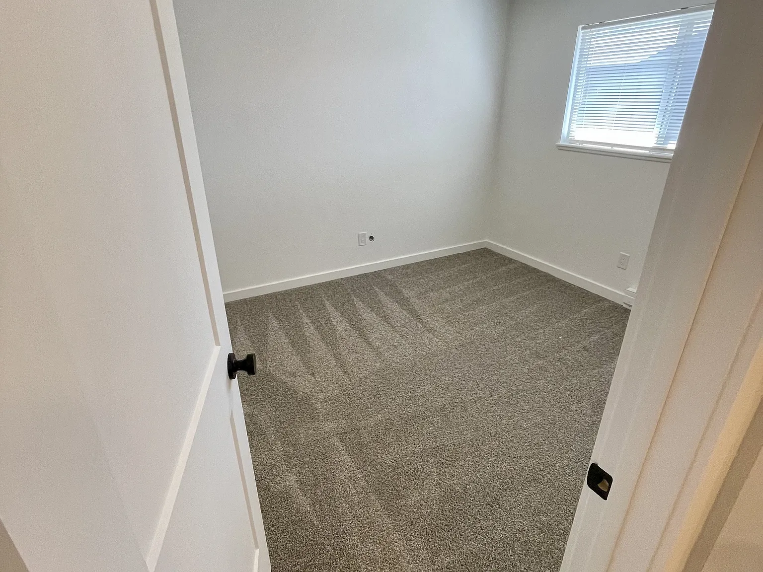 1523 Ernest Ave — Photo 3