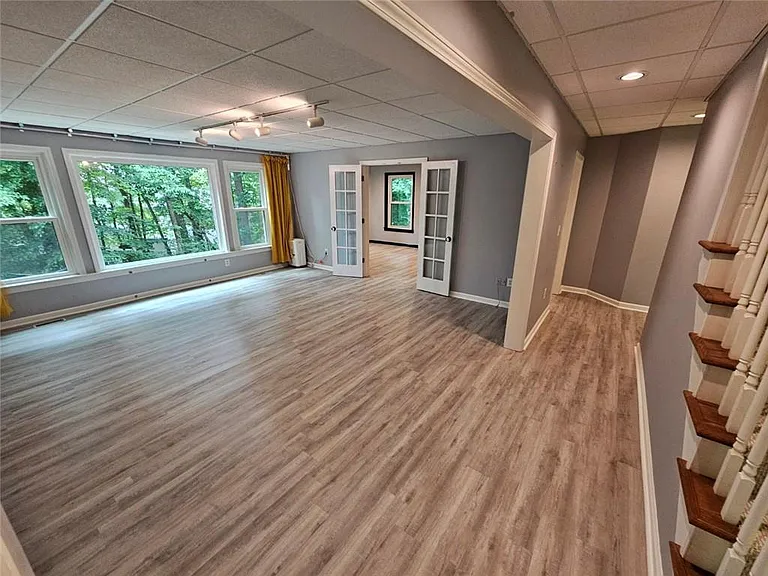 430 Eastbourne Way — Photo 27