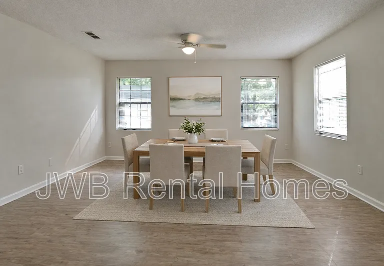 1567 Rutledge Ave — Photo 6