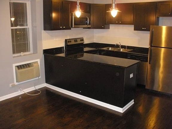 5th image of 4866 N Rockwell St APT 1W