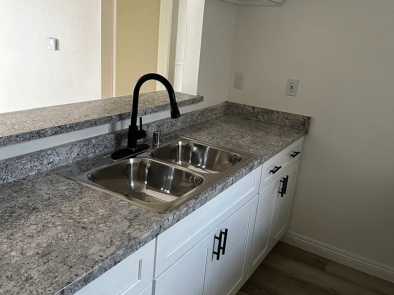 6420 Fulton Ave — Photo 17