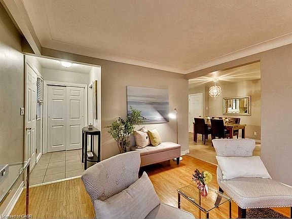 3rd image of 96 Manning Ave