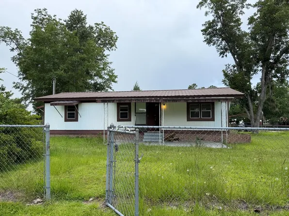 327 North St, Ray City, GA 31645