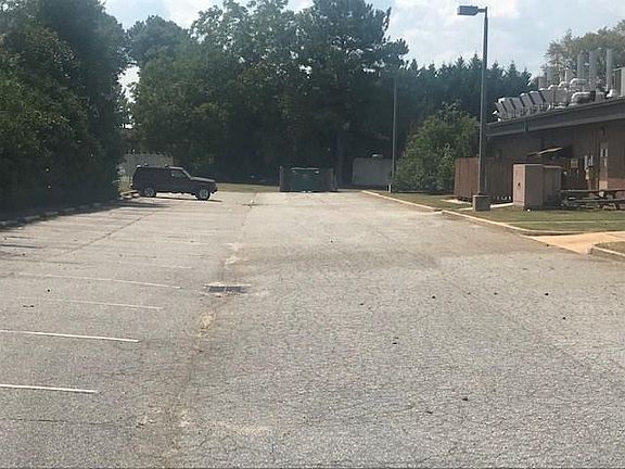 3rd image of 816 Durst Ave E