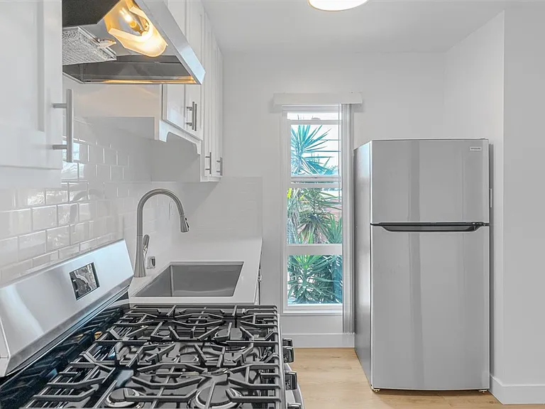 604 W G St #9 — Photo 3