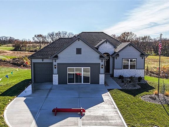 3rd image of 12151 N Forest Ct