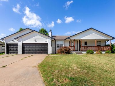 605 Clover Ln, Hesston, KS, 67062
