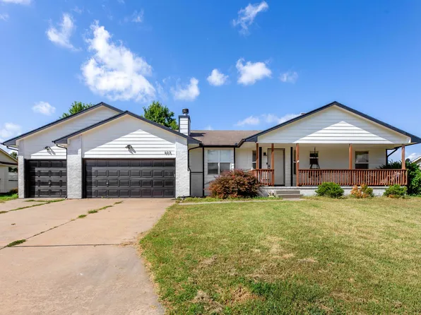 605 Clover Ln, Hesston, KS 67062