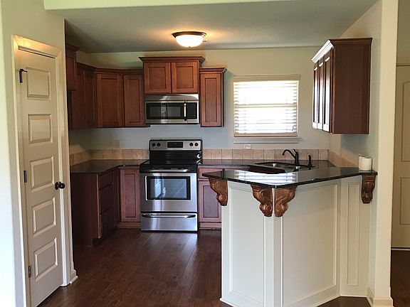 5th image of 450 Ravenna Dr