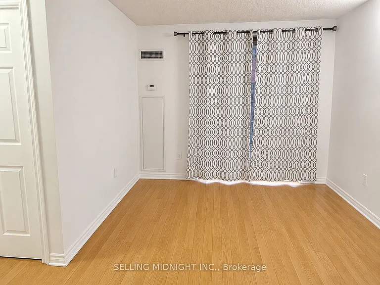 250 Wellington St W #245 — Photo 9
