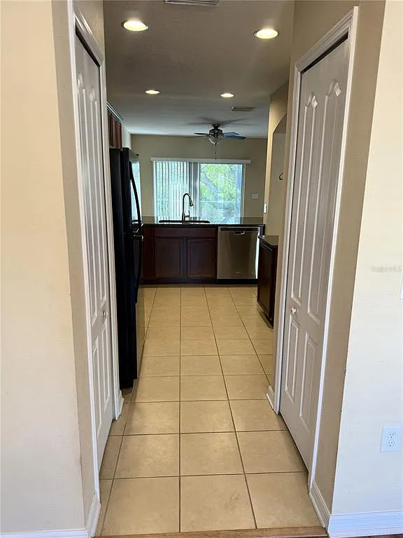 2 bed, 2.5 bath, 1383 sqft, $1,690 — Photo 3