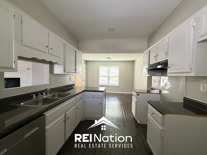 3 bed, 2.0 bath, 1220 sqft, $1,545 — Photo 3