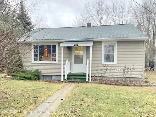 201 W 3rd St, Charlotte, MI 48813