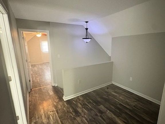 4th image of 23287 Pioneer Dr