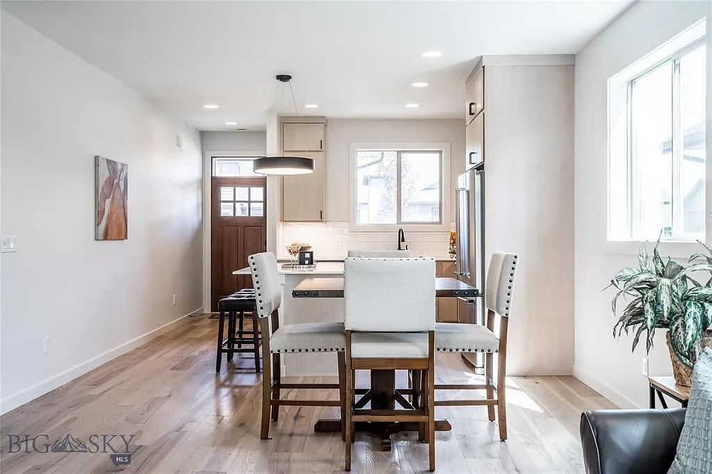 1 bed, 735 sqft, $3,300 — Photo 1