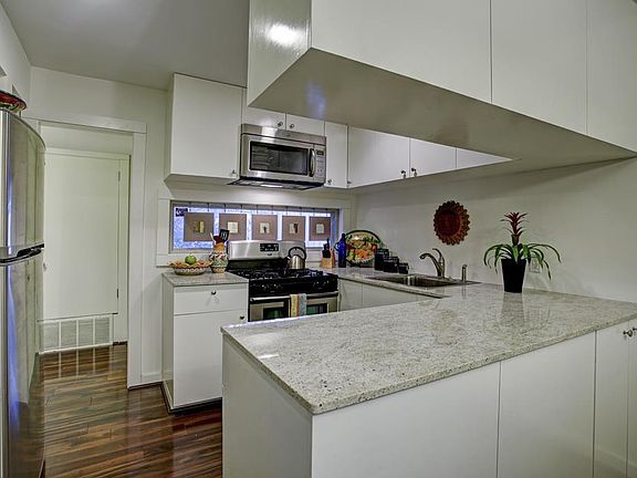 5th image of 8211 Katy Fwy APT 32