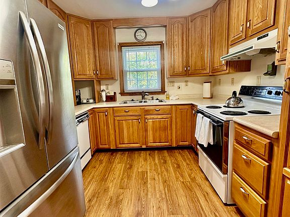 2nd image of 417 Elm St