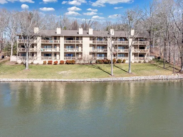 75 Azalea Cir #201, Union Hall, VA 24176