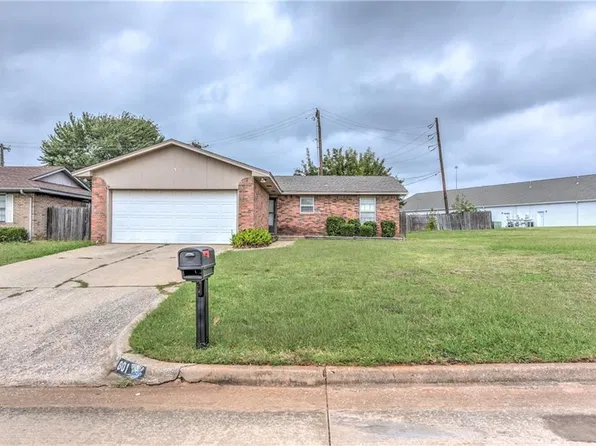 601 NW 18th St, Moore, OK 73160