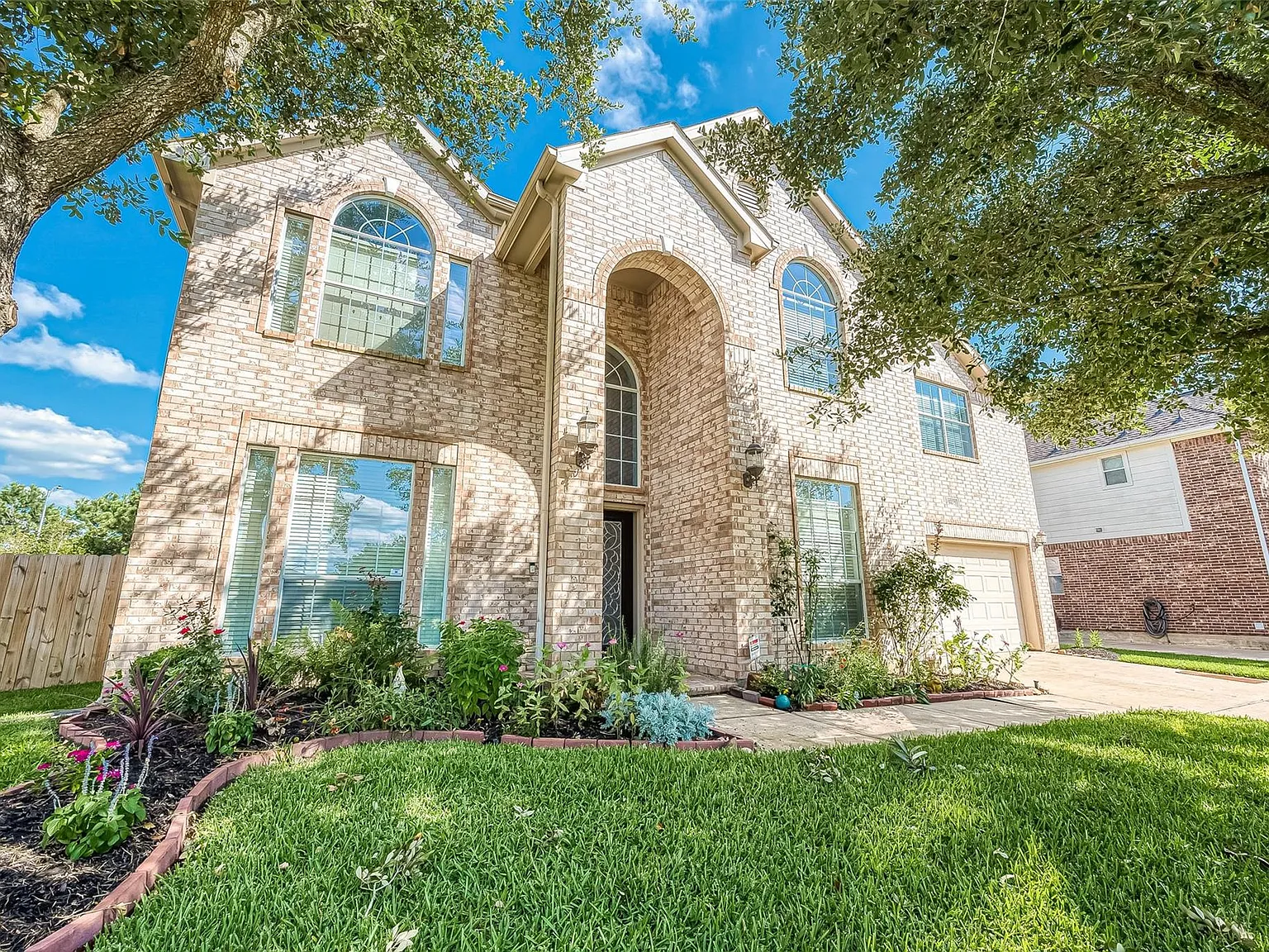 5 bed, 3.5 bath, 3854 sqft, $3,600 — Photo 3