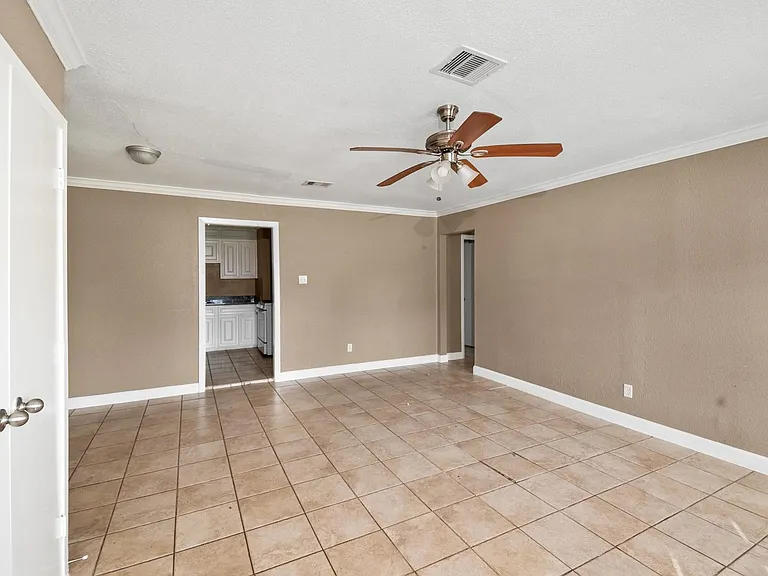 6015 Ridgeway Dr — Photo 4