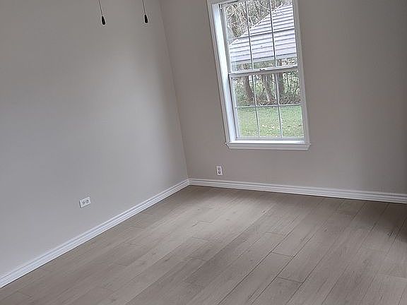 3rd image of 507 Winn Dr