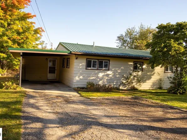121 Haddix Blvd, Barryton, MI 49305