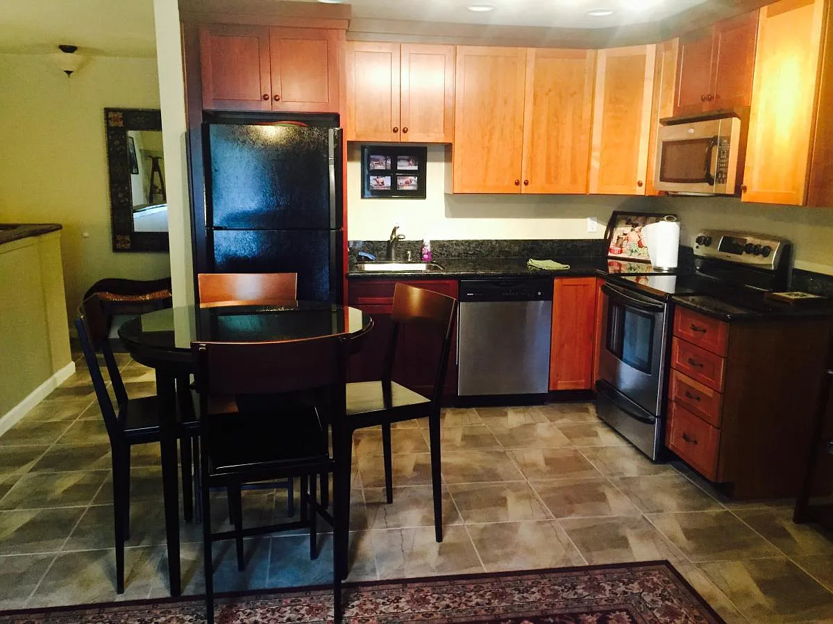 2 bed, 864 sqft, $2,200 — Photo 1
