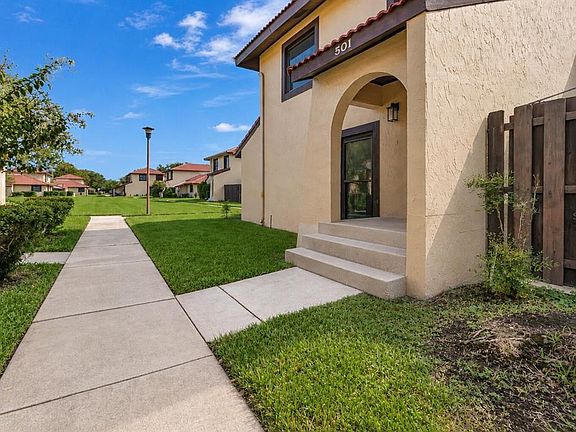 3rd image of 501 HUNTER CIRCLE