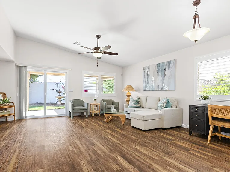 12112 Grecian Laurel Dr — Photo 3