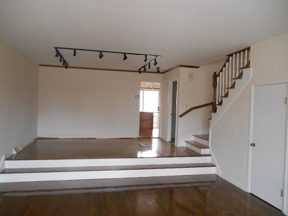 3rd image of 4567 W Jarvis Ave