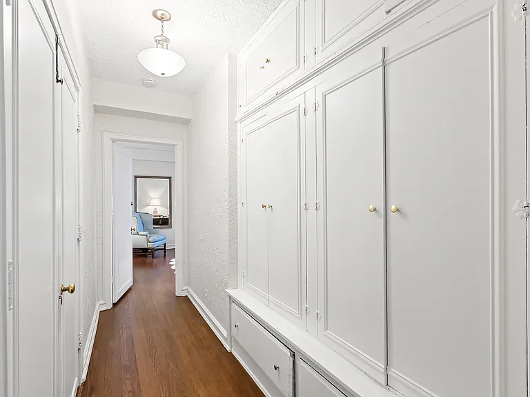 534 W Startford Pl — Photo 45