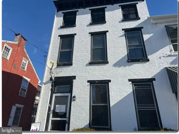 81 S 3rd St, Hamburg, PA 19526