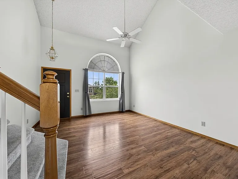 5660 Many Springs Dr — Photo 4