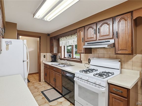 3rd image of 400 Ayer Rd