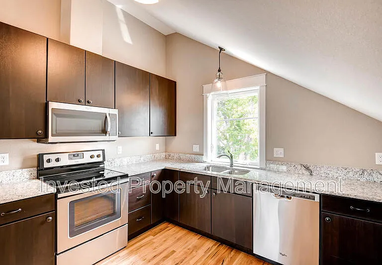 2822 N Josephine St — Photo 2