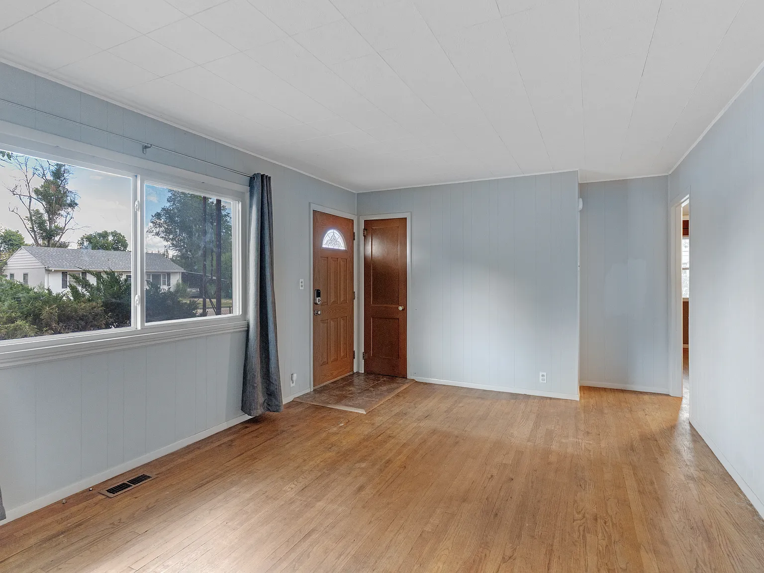 3 bed, 1285 sqft, $1,900 — Photo 4