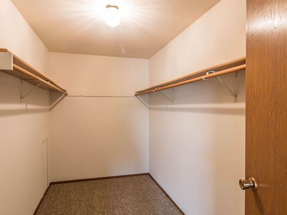 1st image of 415 E Minnesota St #1011