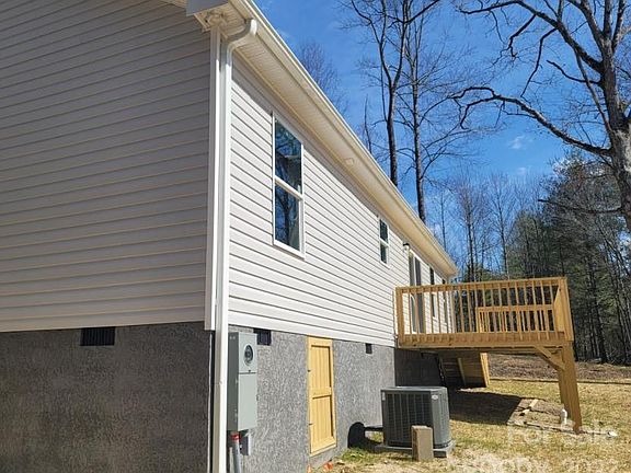 5th image of 18 Northwoods Ct