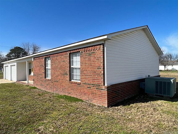 4th image of 936 E Margaret St