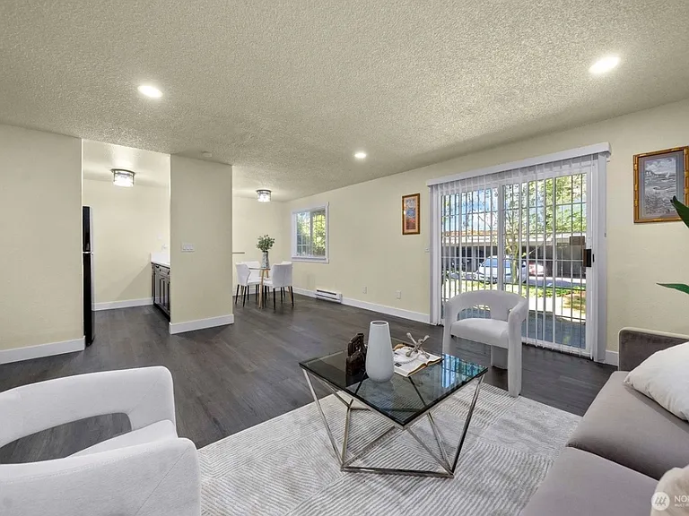1003 S 308th St #6 — Photo 2